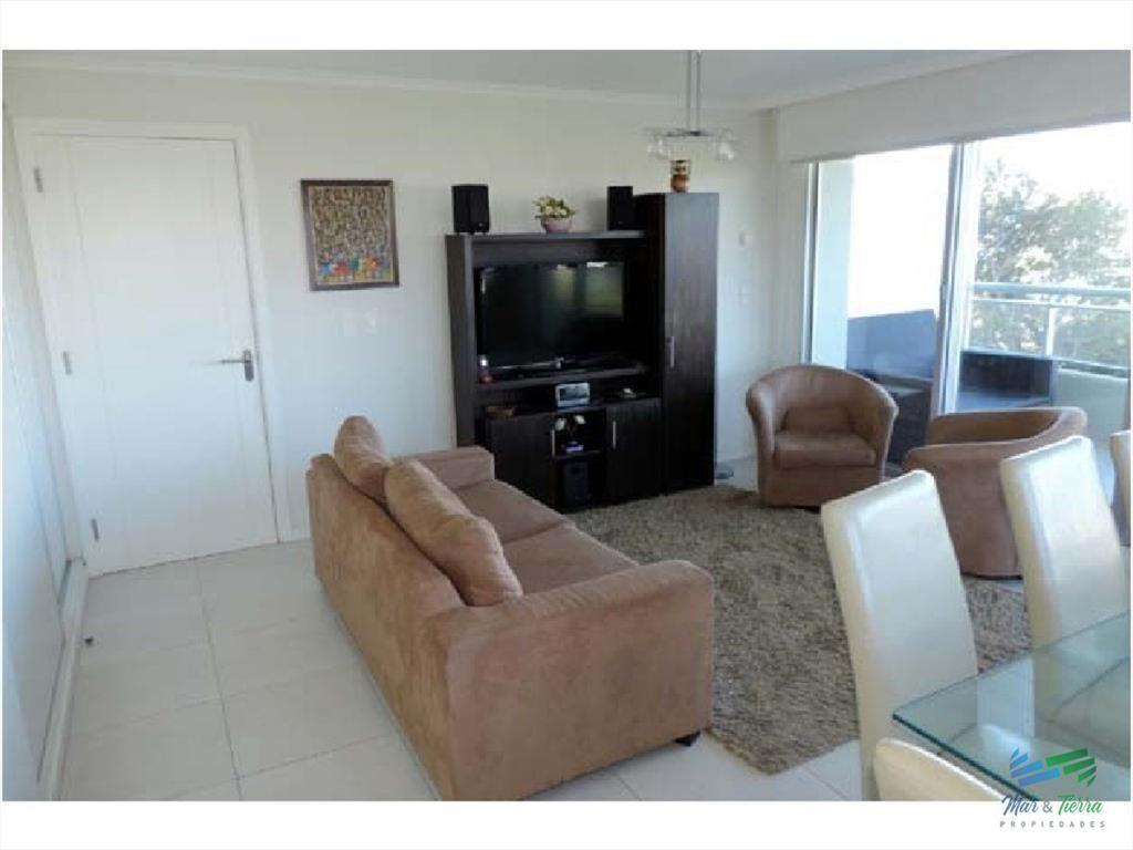 En venta.. Muy lindo apartamento sobre Av. Punta
