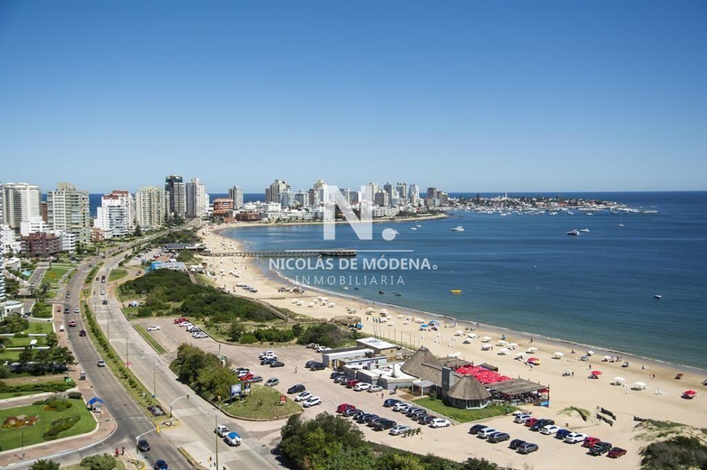 Hermoso Penthouse en venta, en primera linea.