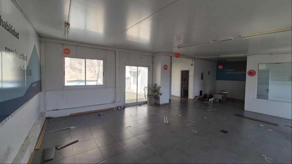 VENTA- OFICINA-LOCAL- SOBRE BVAR ARTIGAS