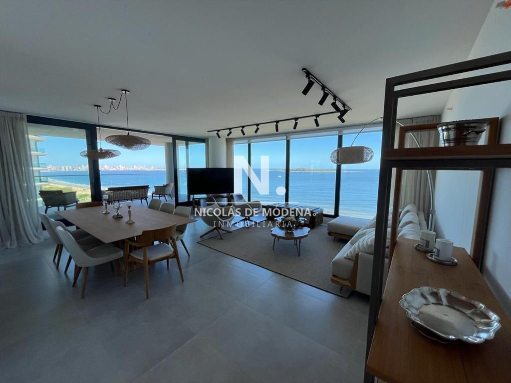 En venta Departamento de 3 dormitorios + en