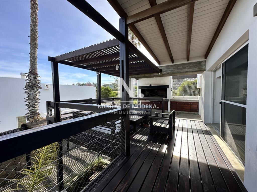 Casa en venta estilo minimalista a 300 mts del El