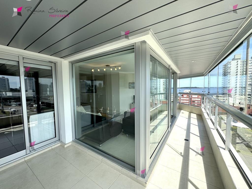 Exclusivo apartamento 3 Dormitorios mas serv ,
