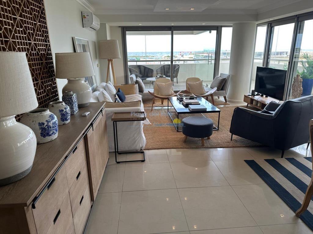 Apartamento en Alquiler de 3 dormitorios en Torre