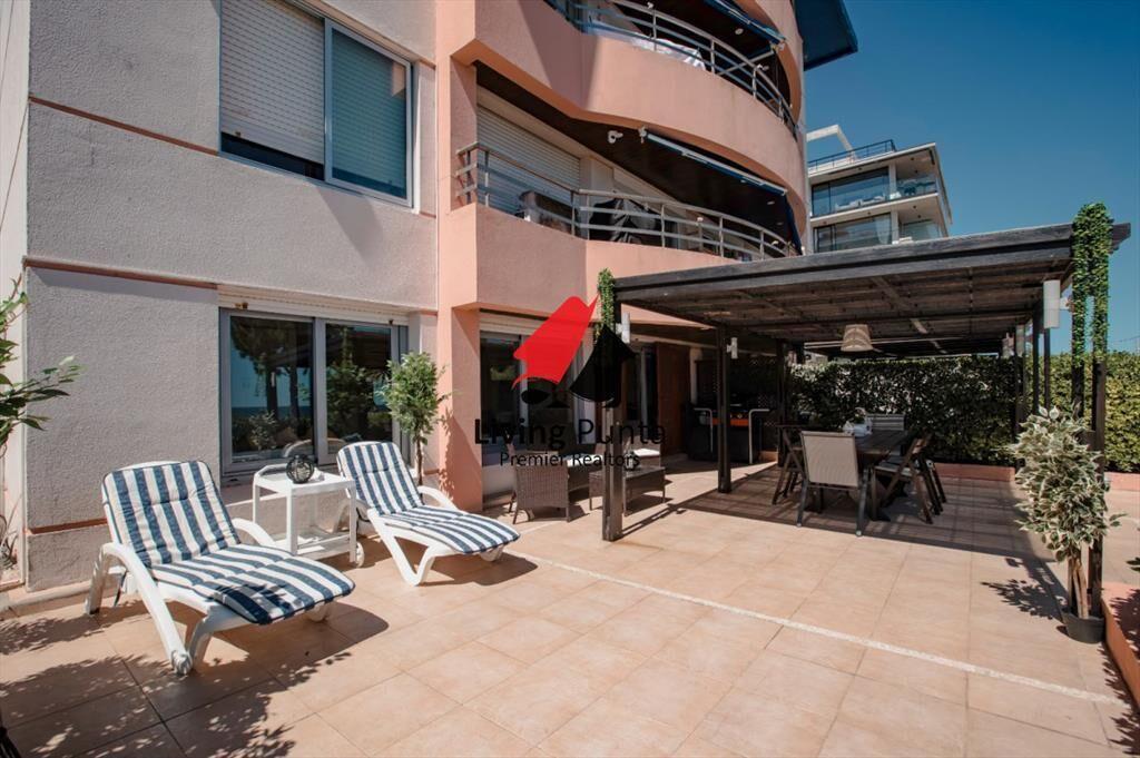 Apartamento en primera línea con vista y piscina