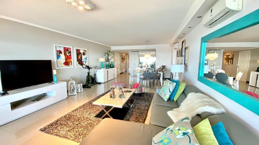 Hermoso apartamento en venta en Torre Lobos, del