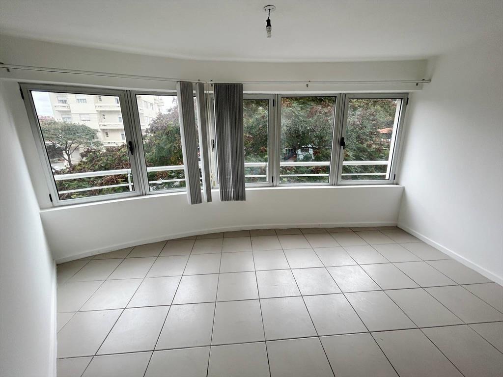 Alquiler Apartamento al frente con dos dormitorios en Aguada