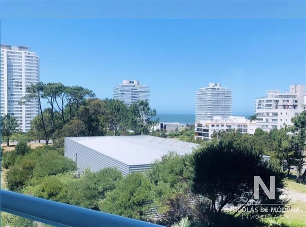 Apartamento en venta, Torre con Amenities - Playa Brava, Pu