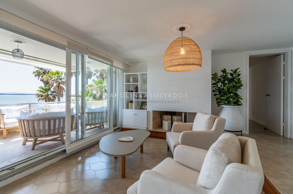 Apartamento en venta de 3 dormitorios en edificio