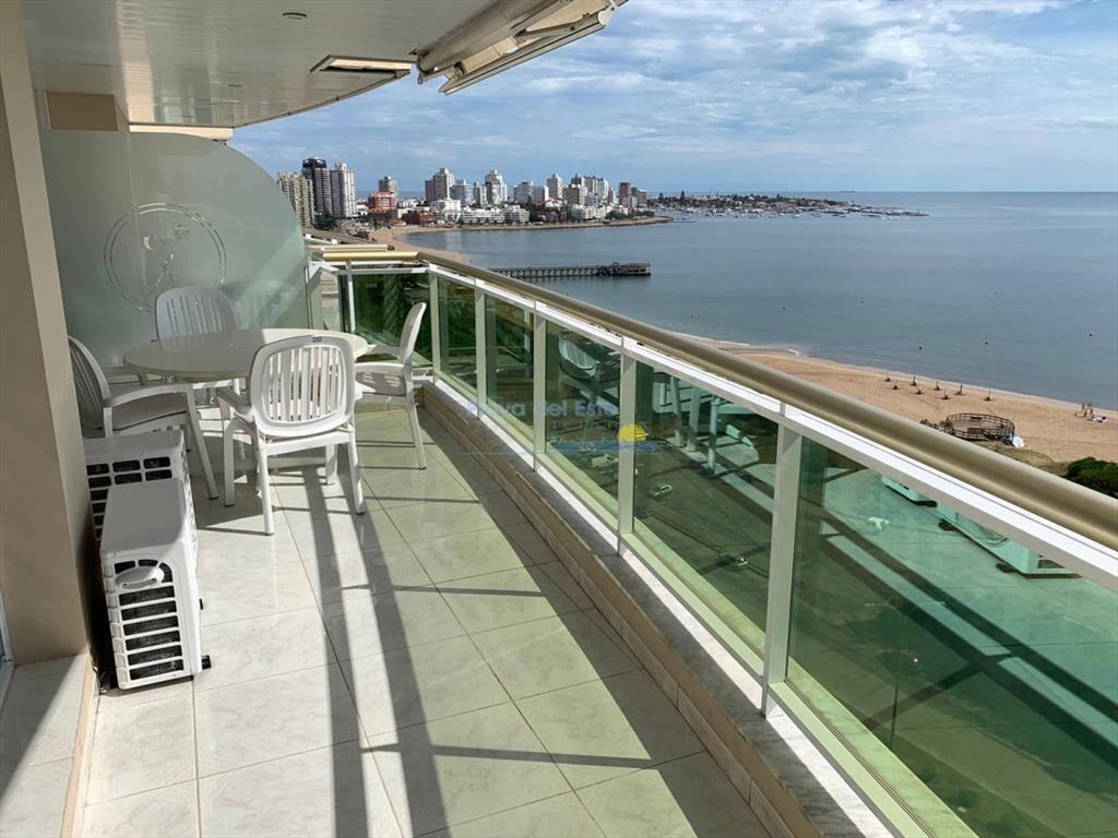 Apartamento en alquiler de temporada de 3 en , ,