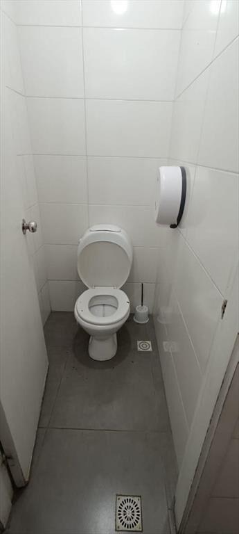 Gral. Flores, zona outlet, 120 m2, 6 de frente, excelente