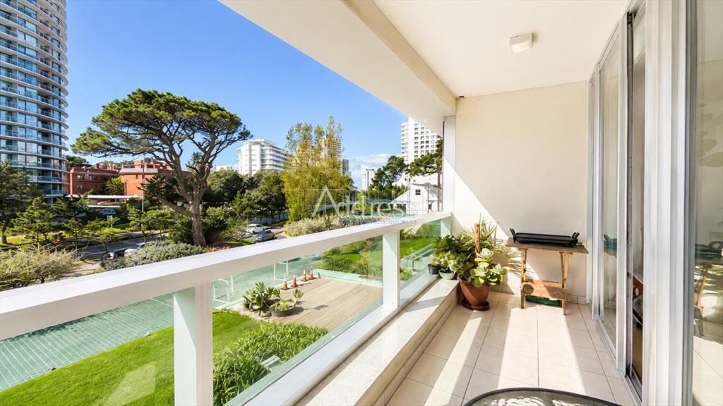 Apartamento en venta de 3 dormitorios en Punta del Este