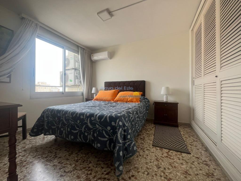 Apartamento en Alquiler de 2 dormitorios en , del