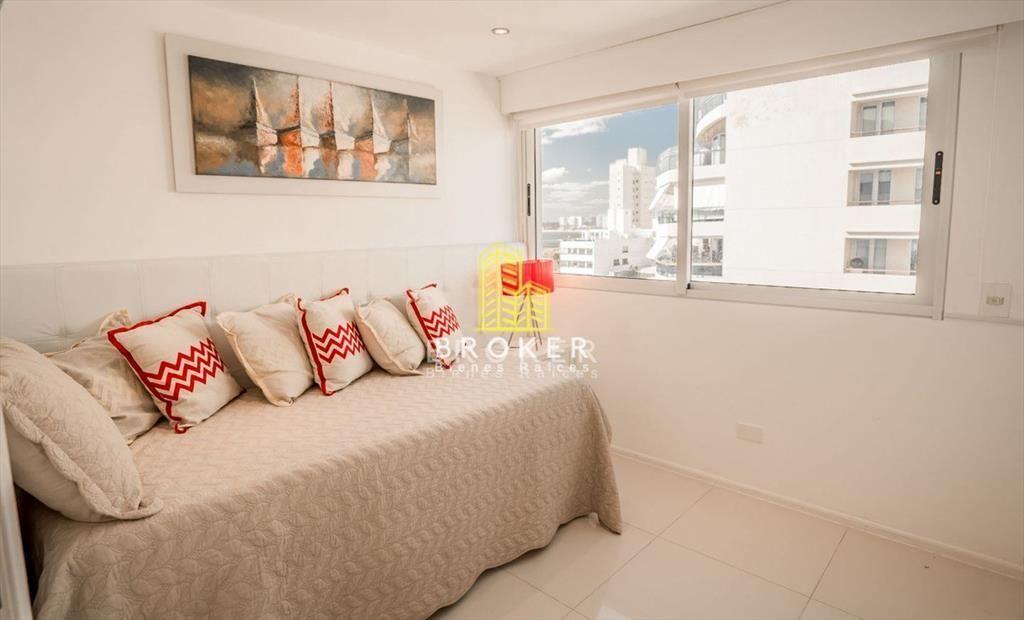 Apartamento En Venta De 6 Dormitorios En Punta