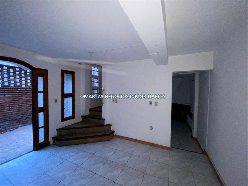 VENTA CASA LA COMERCIAL, 3 DORMITORIOS, JARDIN, 2 BAÑOS, PA