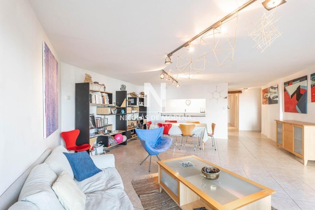 Vende apartamento de 3 dormitorios, en Brava del