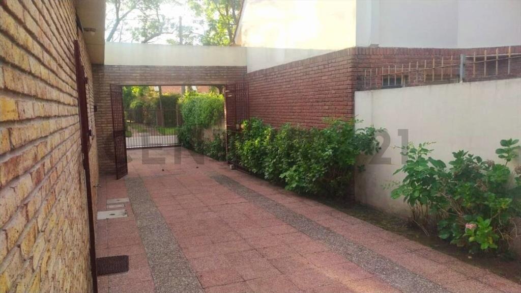 VENTA casa 100mt  Av Italia-3D-2B-Garage-986mt2-ACEPTA BA...