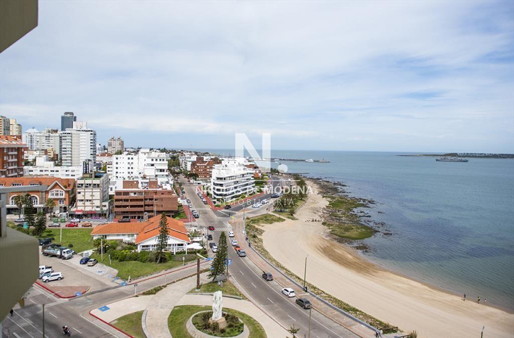 Departamento en iconica torre, frente al mar, 3