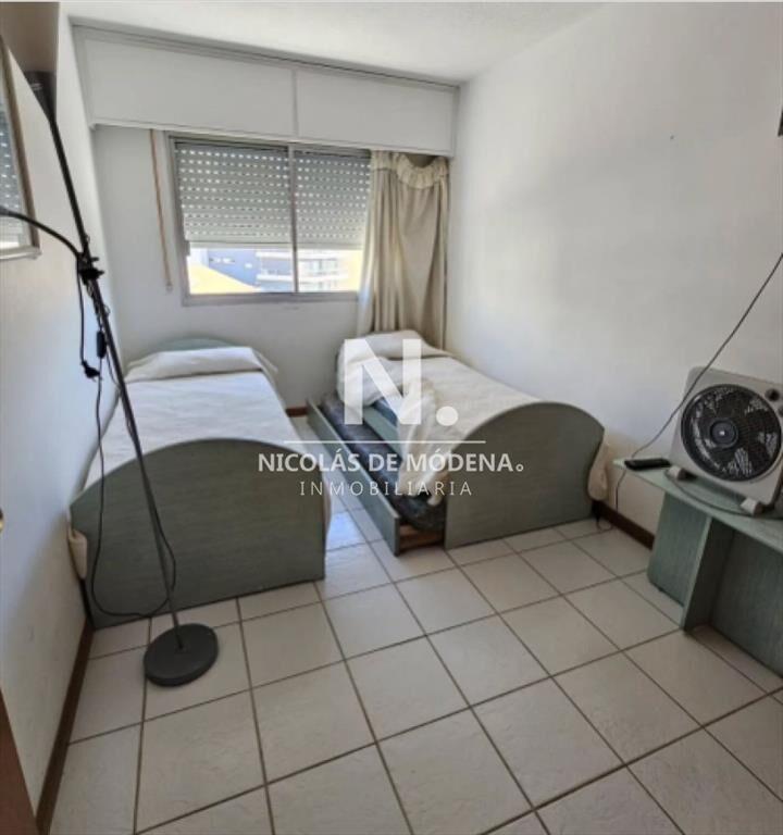 Vende apartamento en Peninsula de 2 dormitorios con excelen