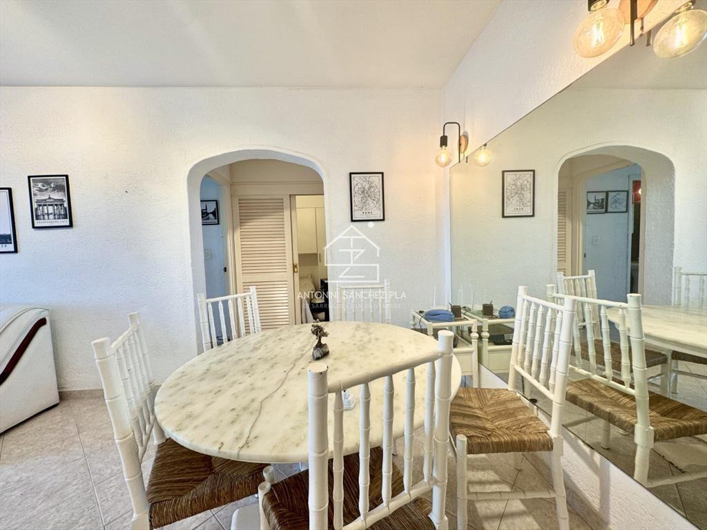 Apartamento de 2 domritorios en venta, 1ra linea
