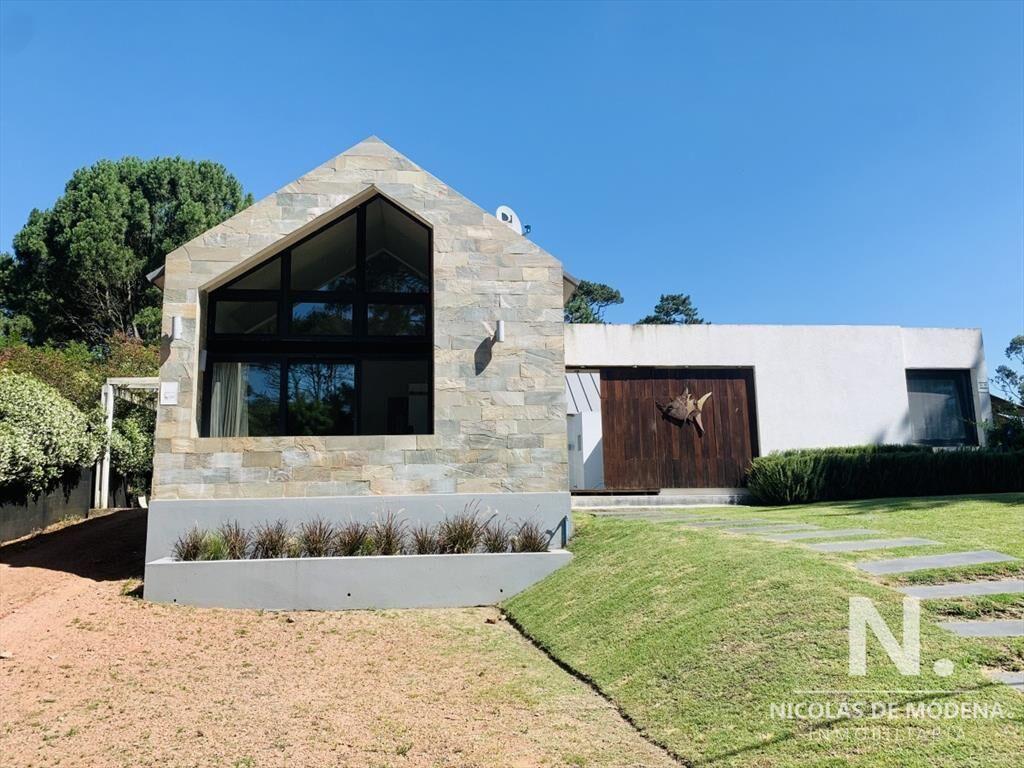 Moderna casa en Venta, 3 dormitorios, Punta del Este