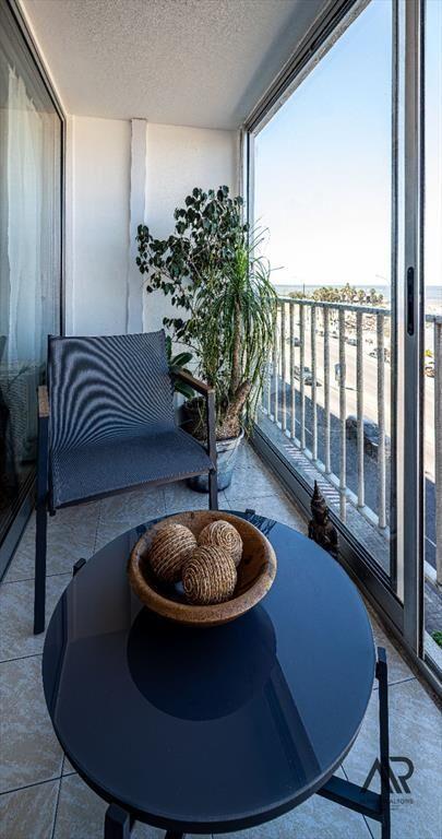 Venta Apartamento 3 dormitorios 3 baños c/cochera y serv...