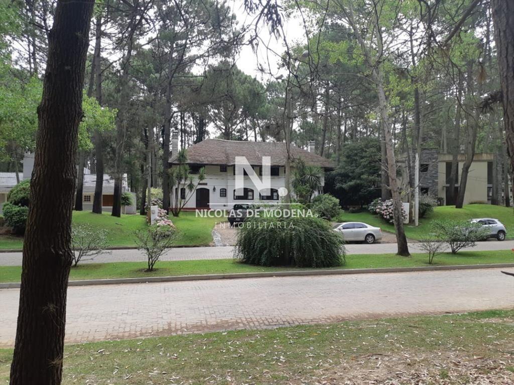 Barrio cerrado a pasos del mar con todos los del