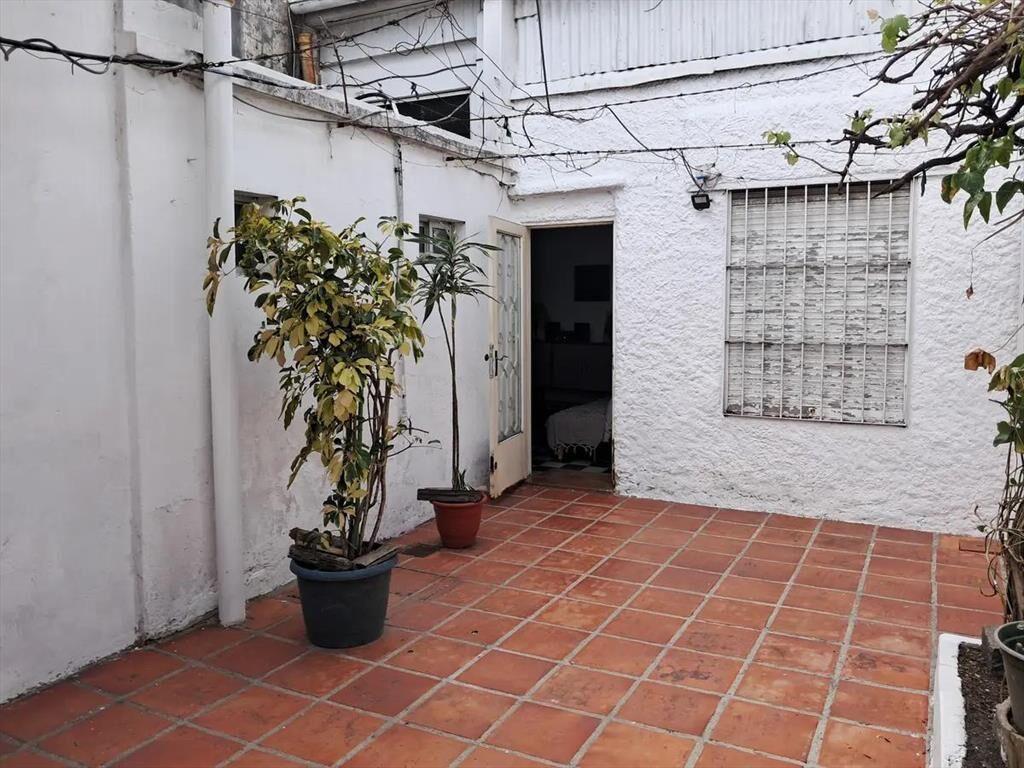 Casa próximo a Av. Luis A. de Herrera y Dr. José María Penc