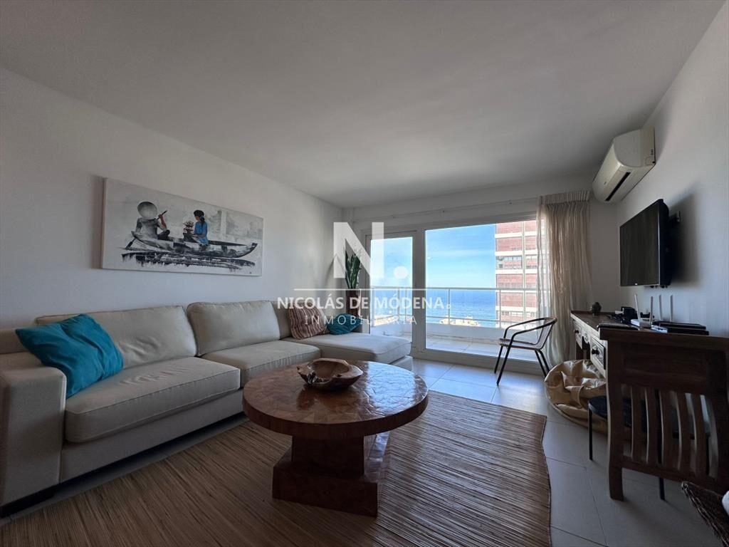 En venta apartamento de 2 dormitorios en Punta al
