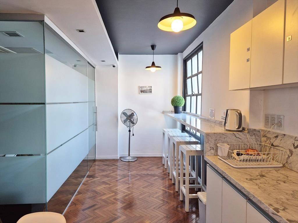 VENTA - OFICINA - CON RENTA O PARA OCUPAR- CENTRO 18 DE JUL