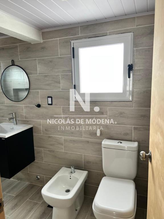 En venta casa de 2 plantas a metros del mar, de 3