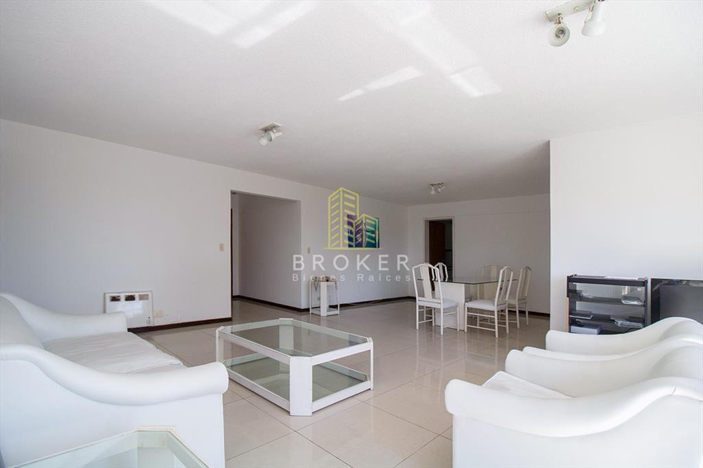 Venta de apartamento en Roosevelt de tres Punta