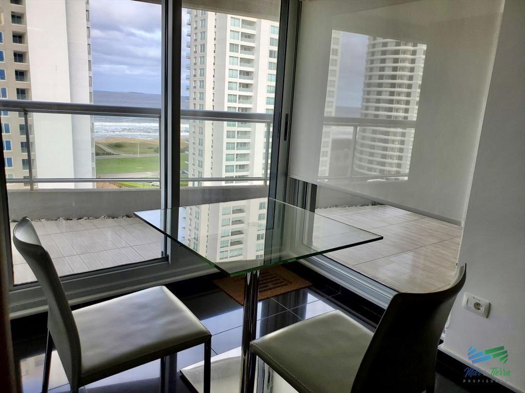 Venta apartamento de 3 dormitorios y servicio con