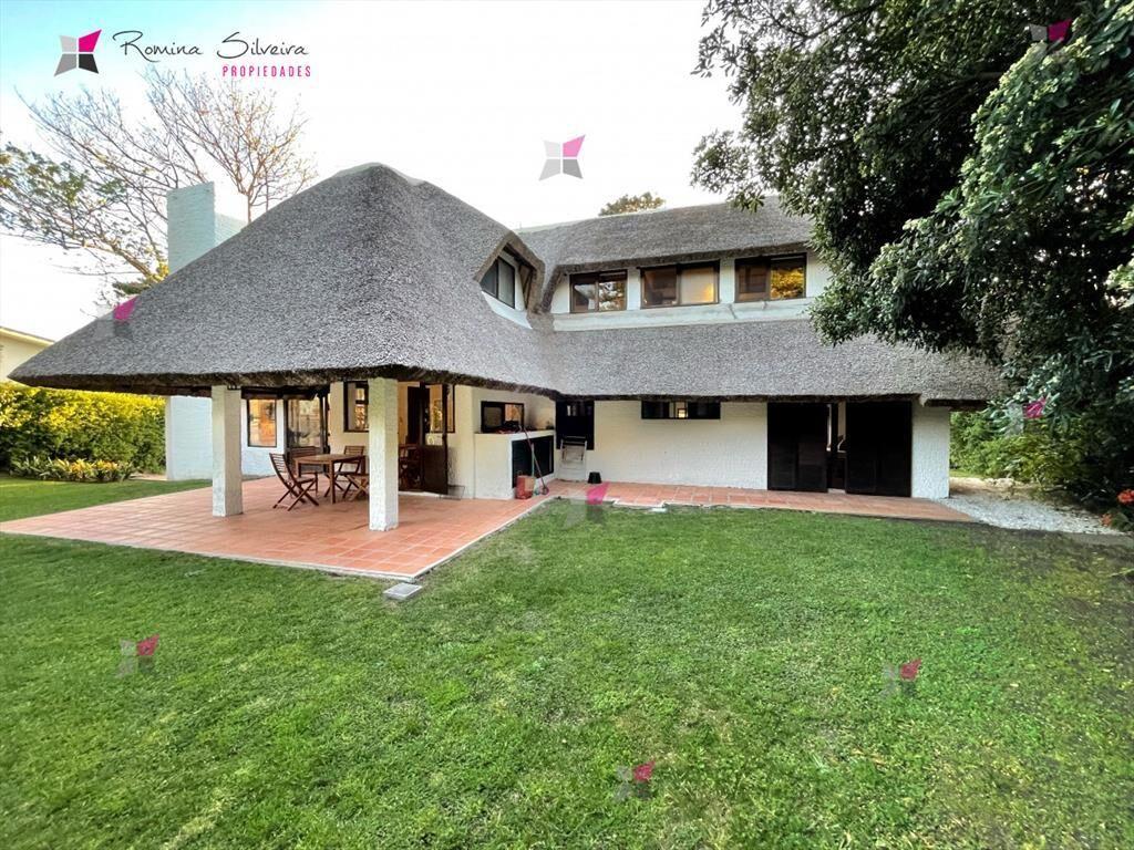 Amplia casa con piscina a 200 metros del mar