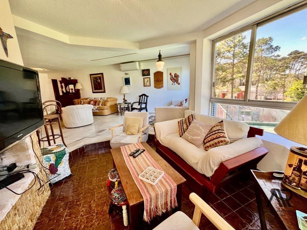 Apartamento en venta c/ cochera en Cantegril