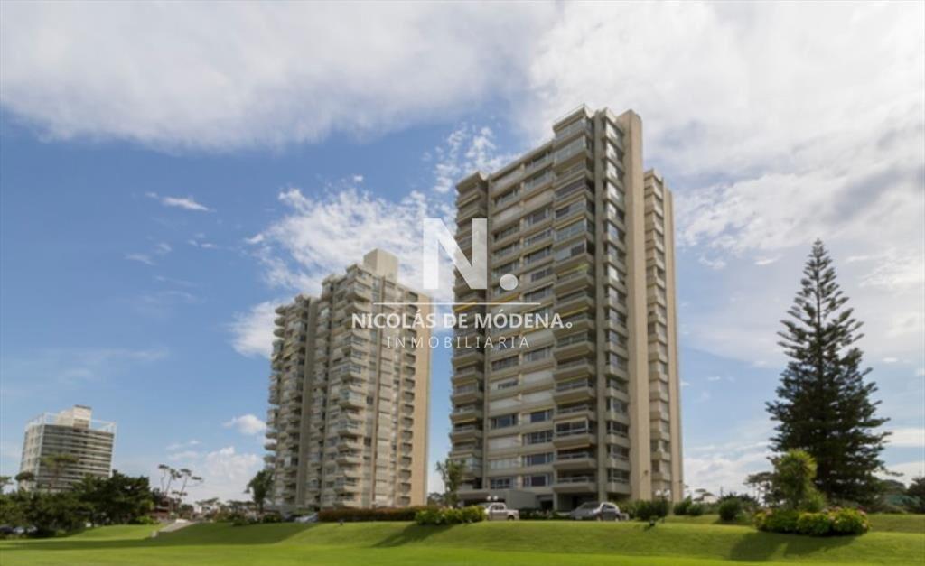 En venta apartamento de 3 dormitorios en Mansa,