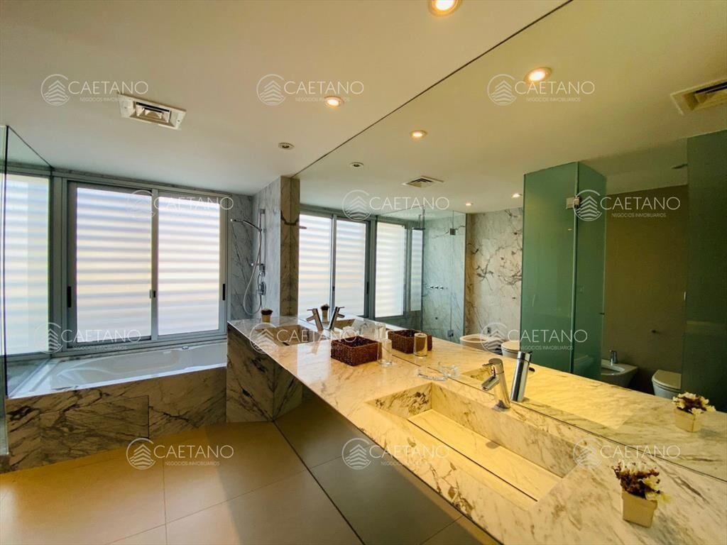 Alquiler de Penthouse seis dormitorios y dependencia Frente