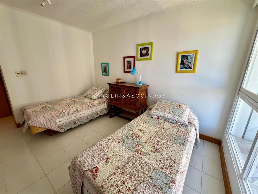 Apartamento en venta de 3 dormitorios + en Punta