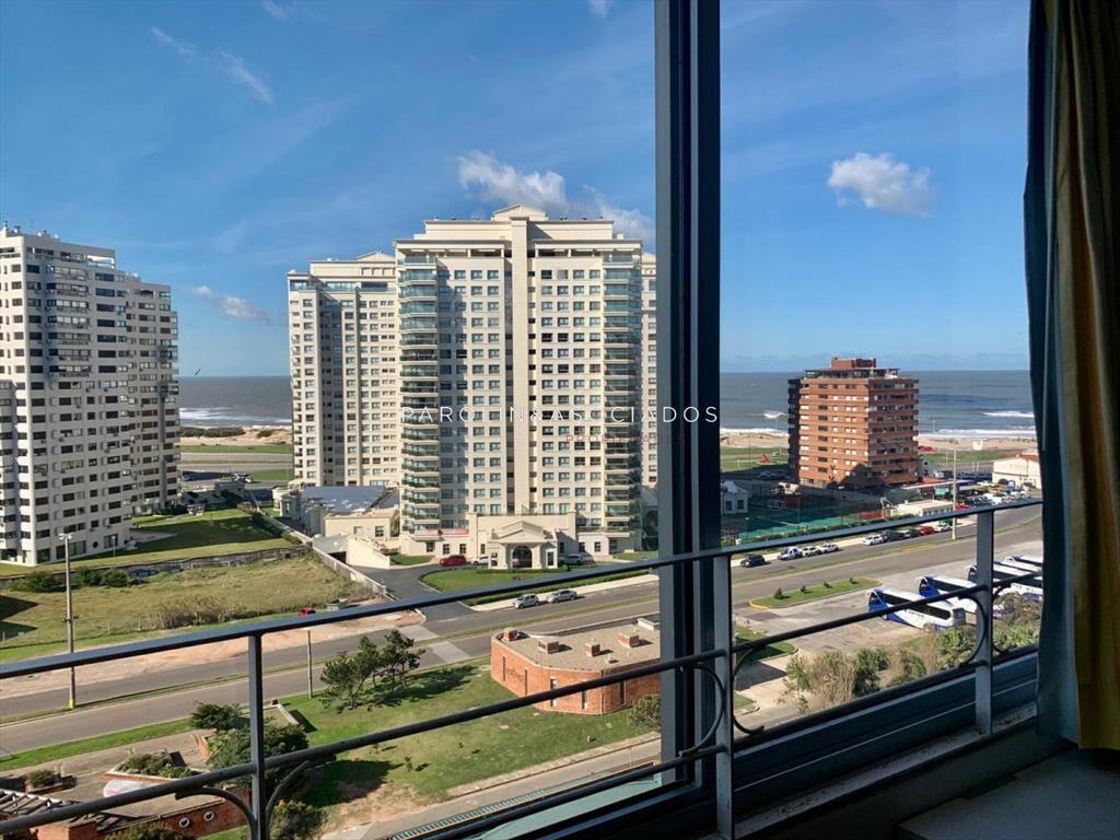 Apartamento de 2 dormitorios en venta en edificio Vanguardi