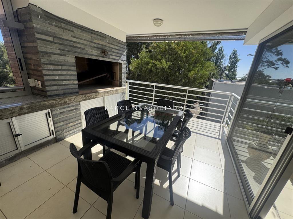 Apartamento de 3 dormitorios en venta en la zona