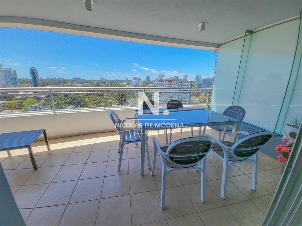 Apartamento de 3 dormitorios en venta Punta del