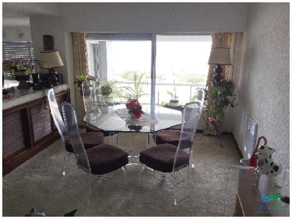 Apartamento en venta sobre Rbla., muy linda Punta