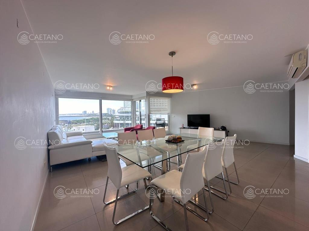 Apartamento en venta de 3 dormitorios en Punta