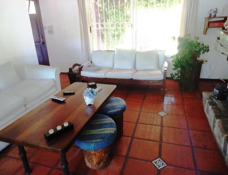 MUY LINDA CASA CON PISCINA