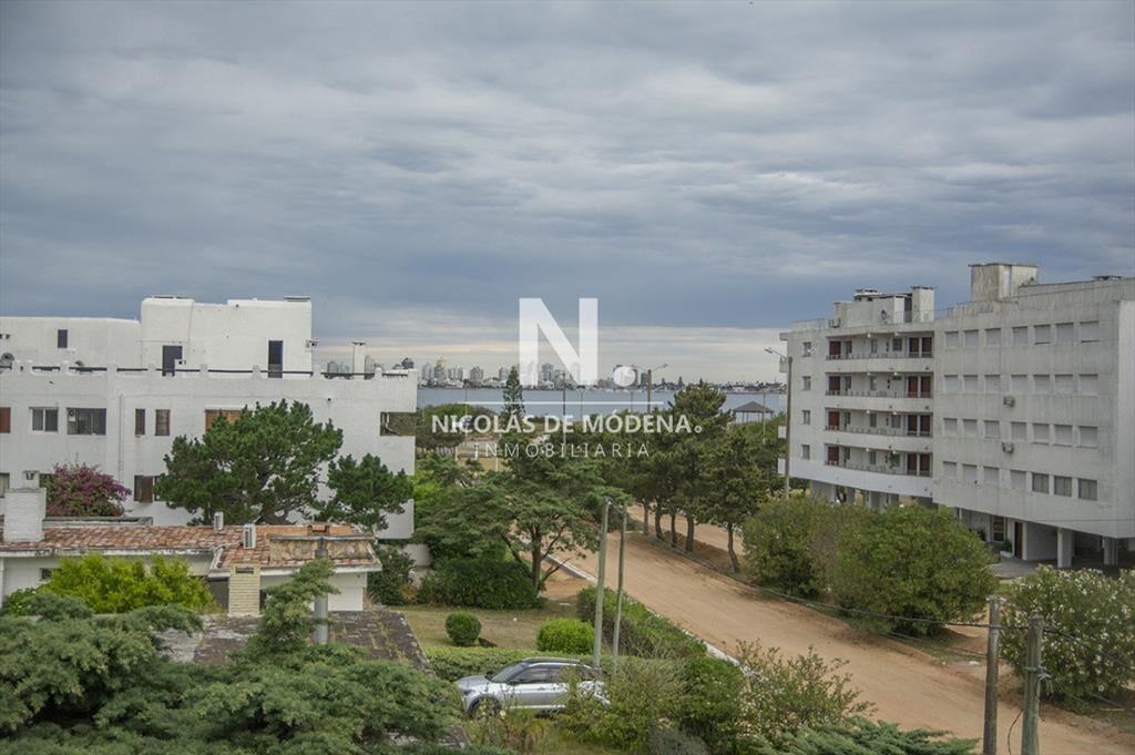 Departamento en venta en Playa Mansa a 100 mts 4