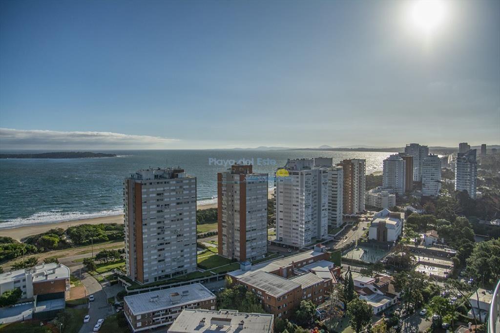 Oportunidad en playa mansa, finamente decorado.