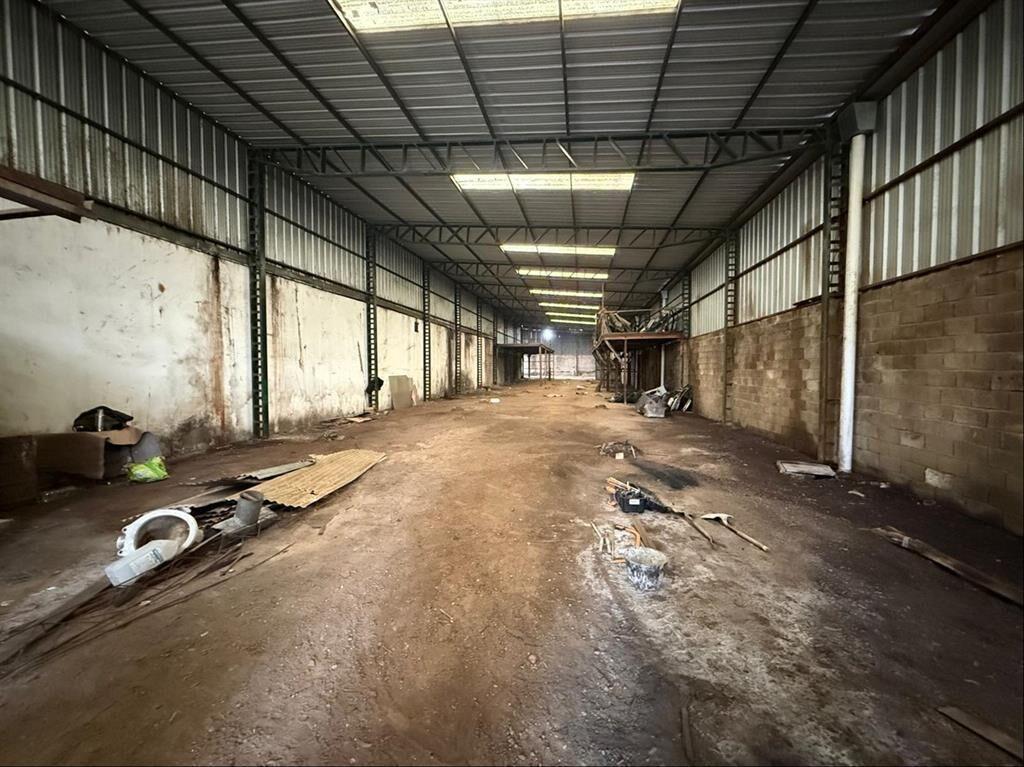 Local industrial 1500 m2 totales en Maroñas