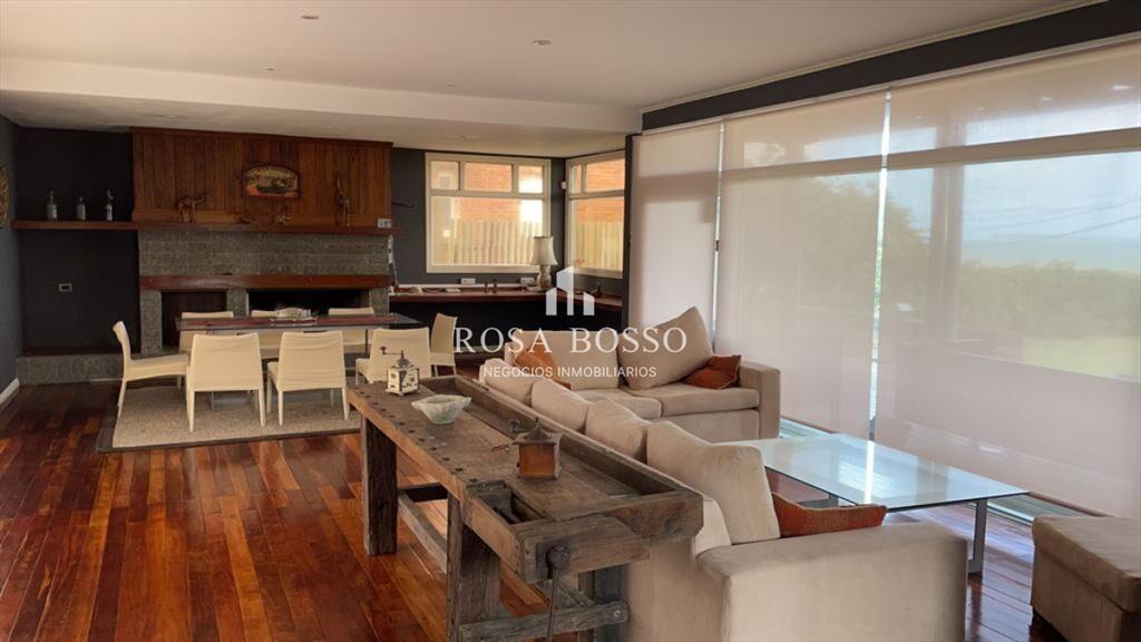 Hermosa casa para la venta con una vista