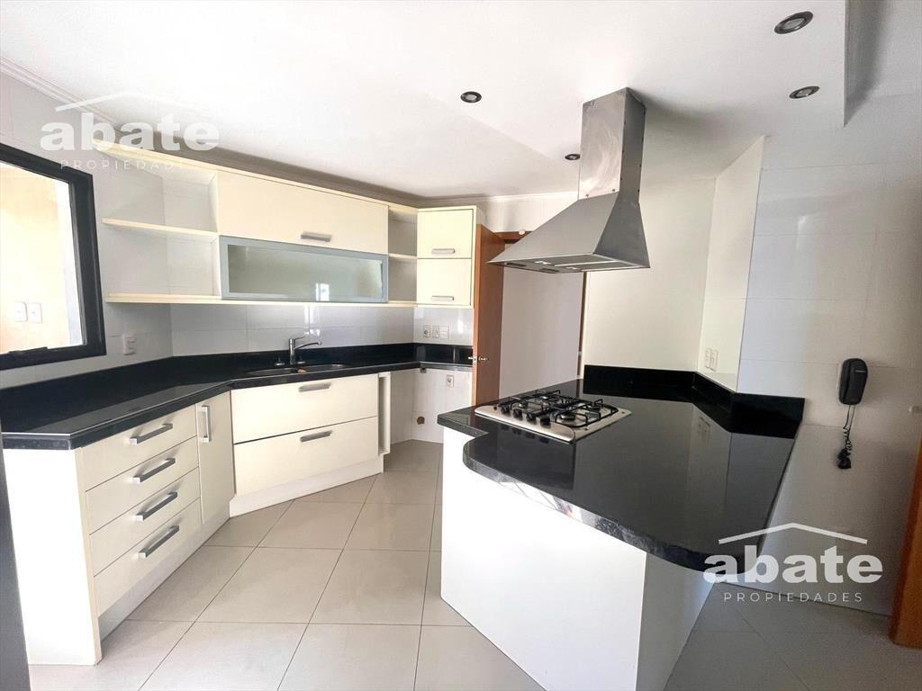 Venta apartamento 4 dormitorios   servicio completo ,Rambla