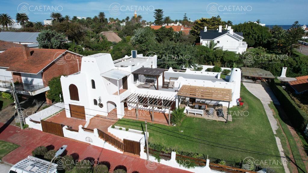 Chalet en venta con vista al mar en casco de la
