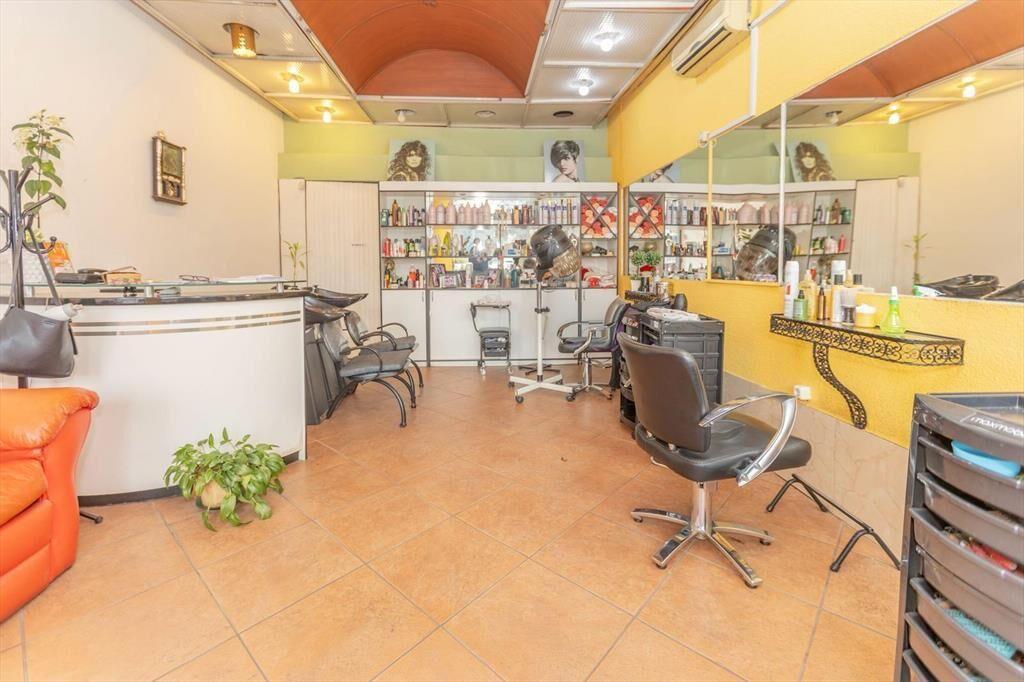 Local Comercial sobre Avenida Rivera frente al Zoológico Vi